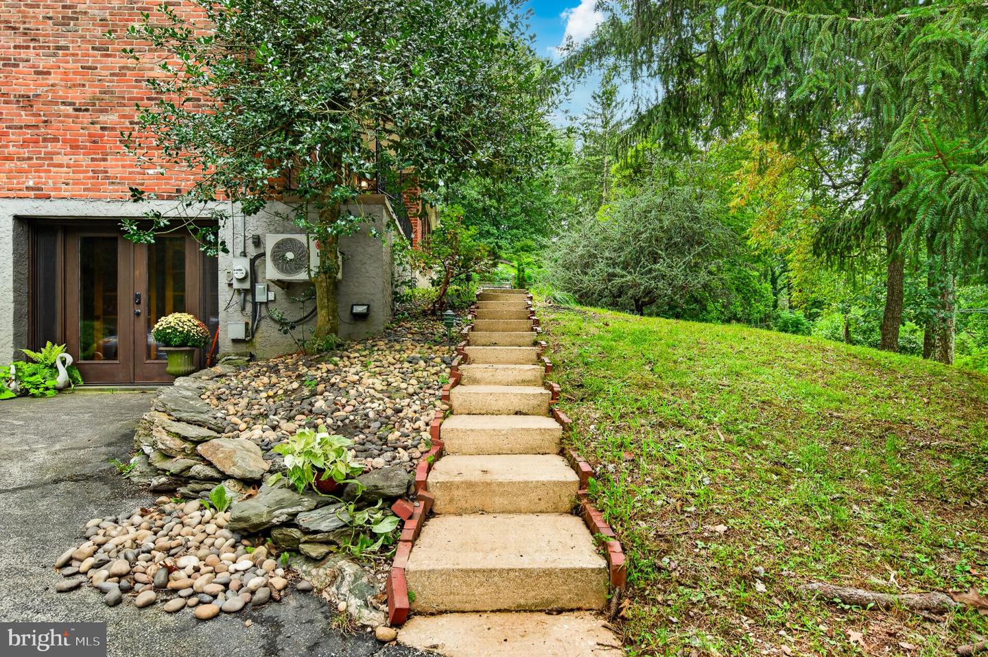 44 Spring Rd Property Photo 3