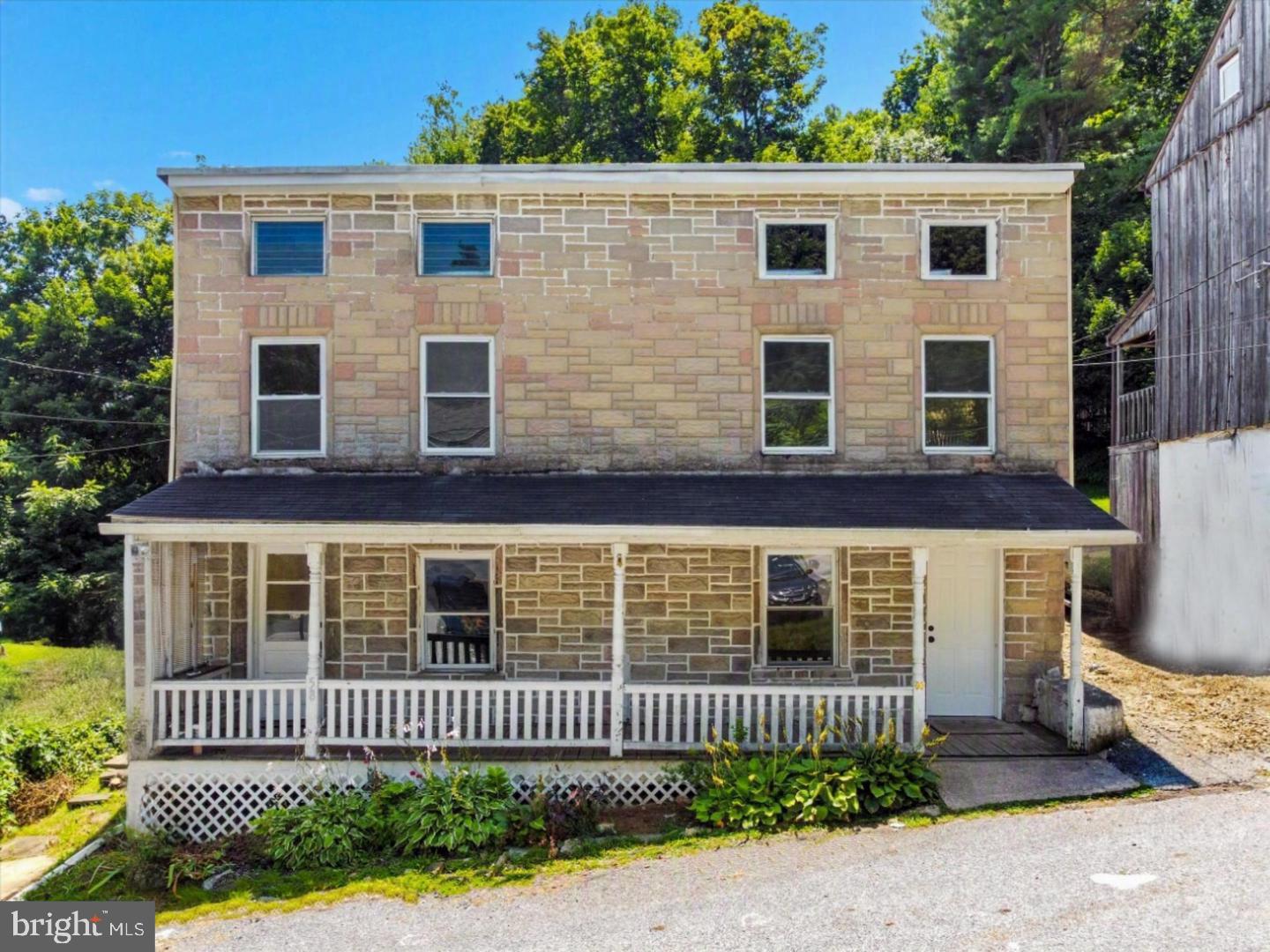 60 IRISH LN Property Photo 1