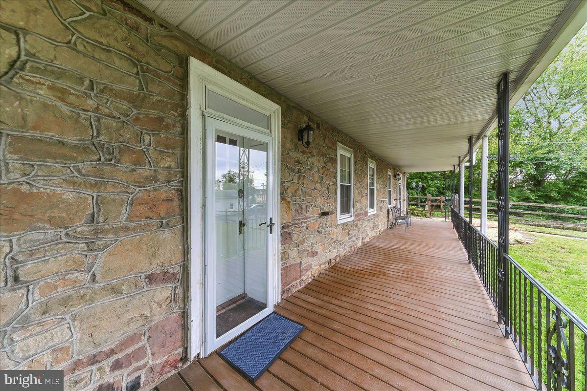 238 Brown St Property Photo 4