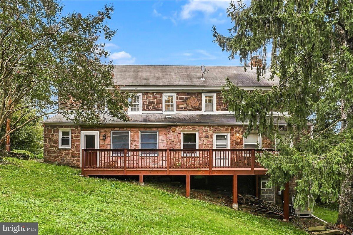 238 Brown St Property Photo 5