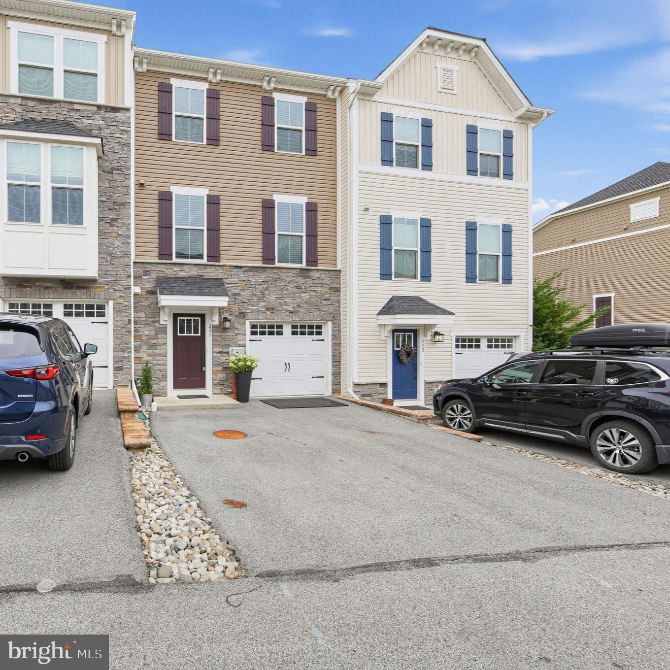 221 SUGAR MAPLE SQ Property Photo 1