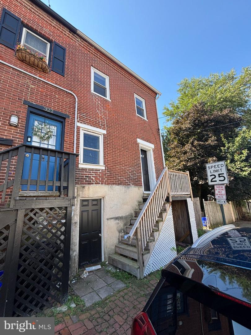 324 W Chestnut St Property Photo 2