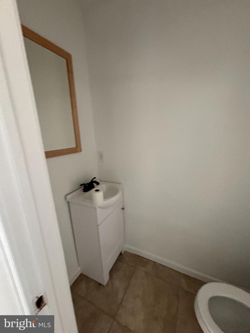 324 W Chestnut St Property Photo 5