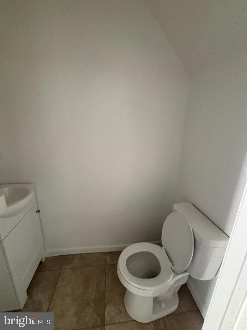 324 W Chestnut St Property Photo 8
