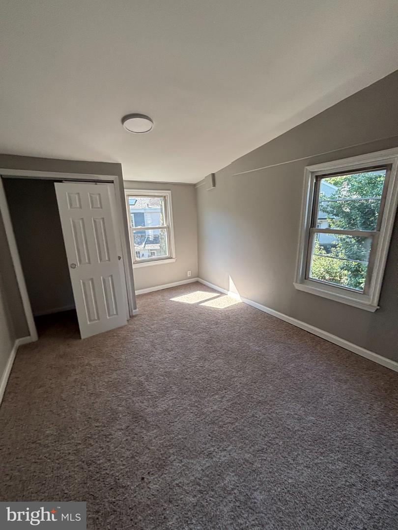 324 W Chestnut St Property Photo 15