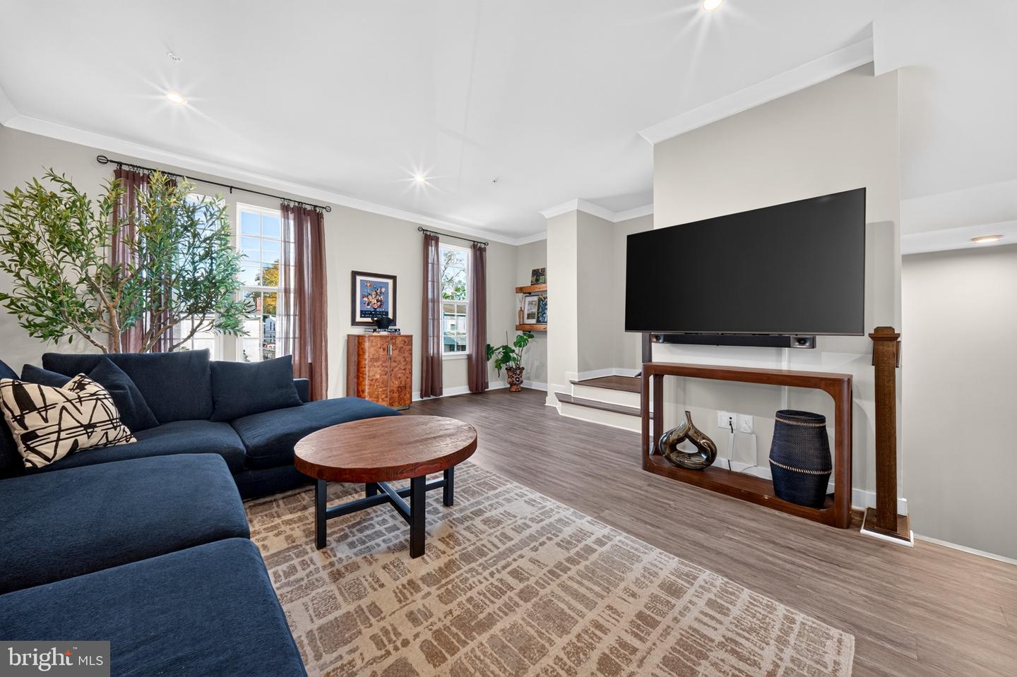 424 E Barnard St Property Photo 4