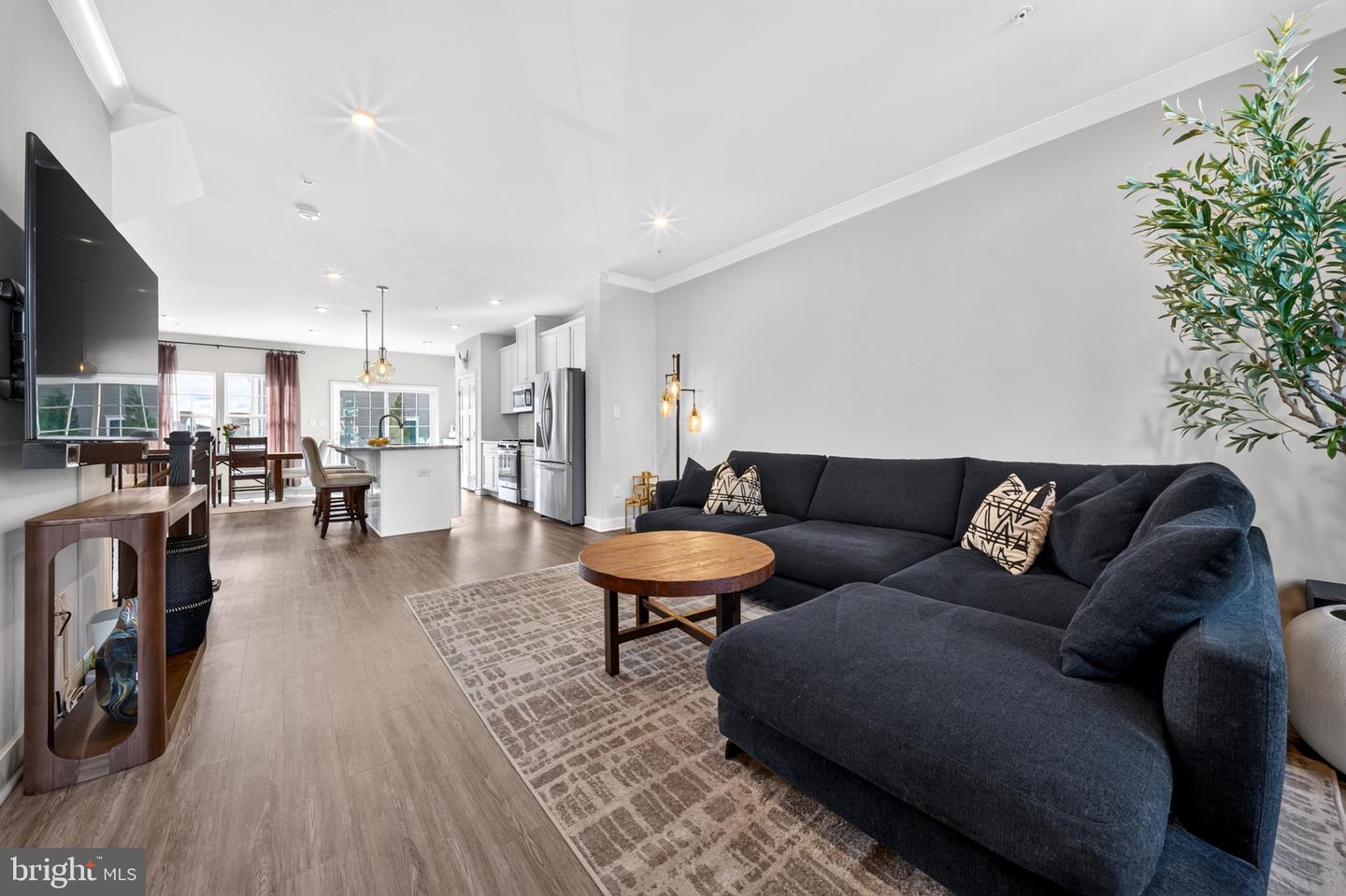 424 E Barnard St Property Photo 6