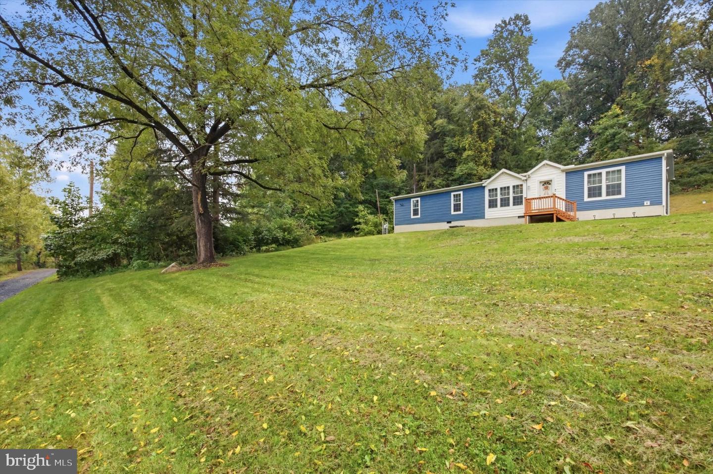 136 Charlotte Ln Property Photo 1