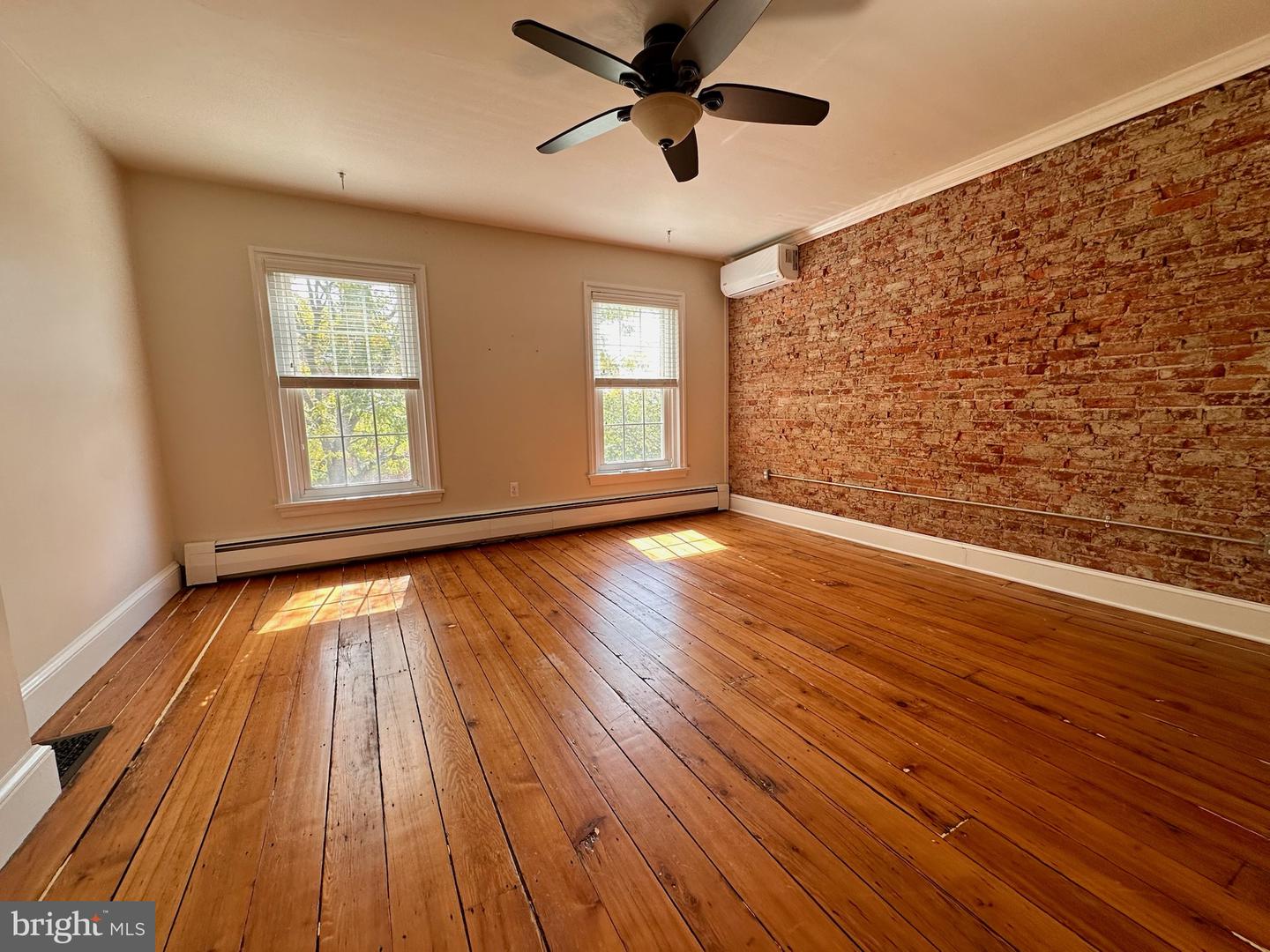 121 W Biddle St Property Photo 14