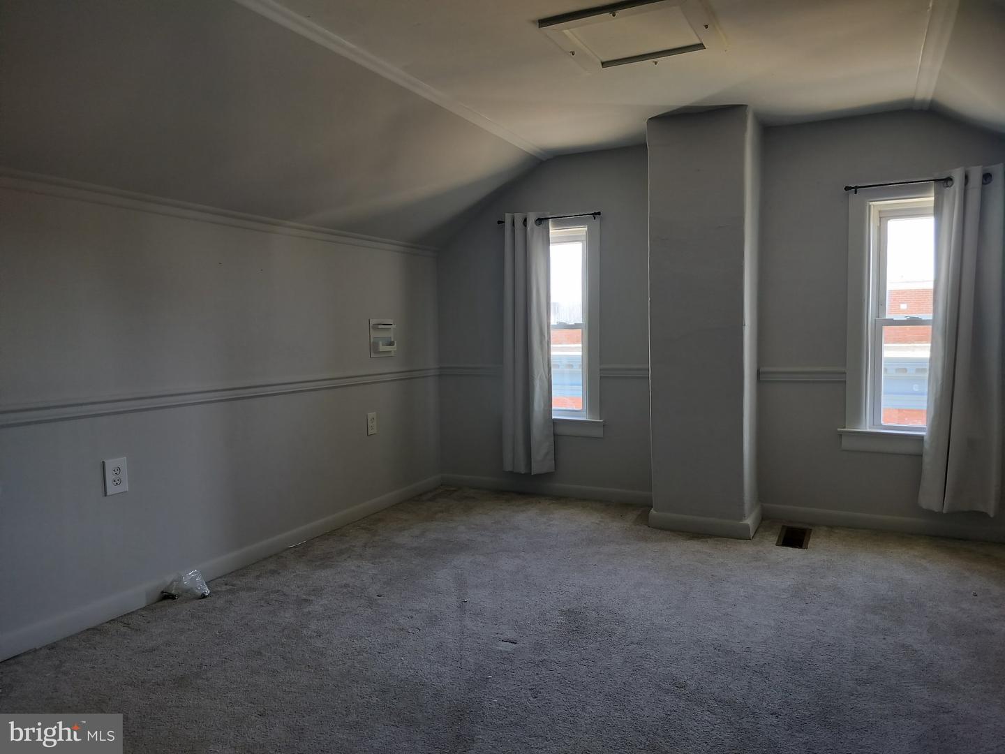 501 W 1st Ave Property Photo 3