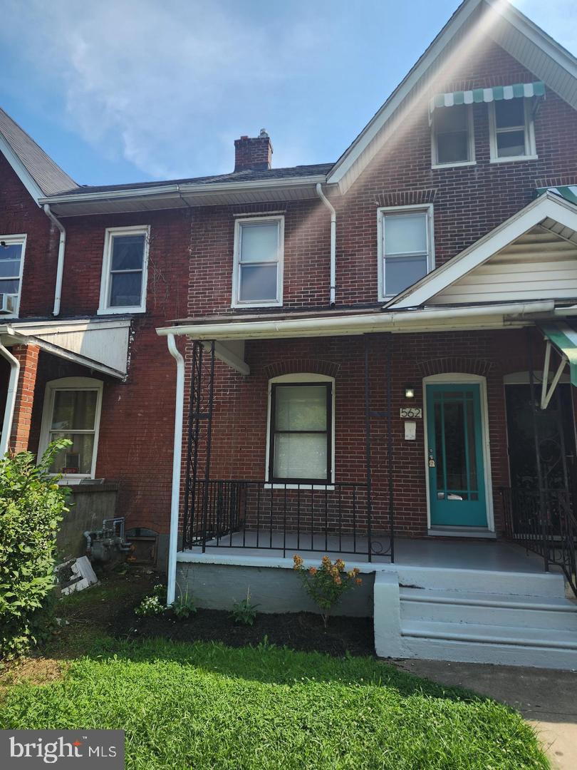 562 ELM ST Property Photo 1