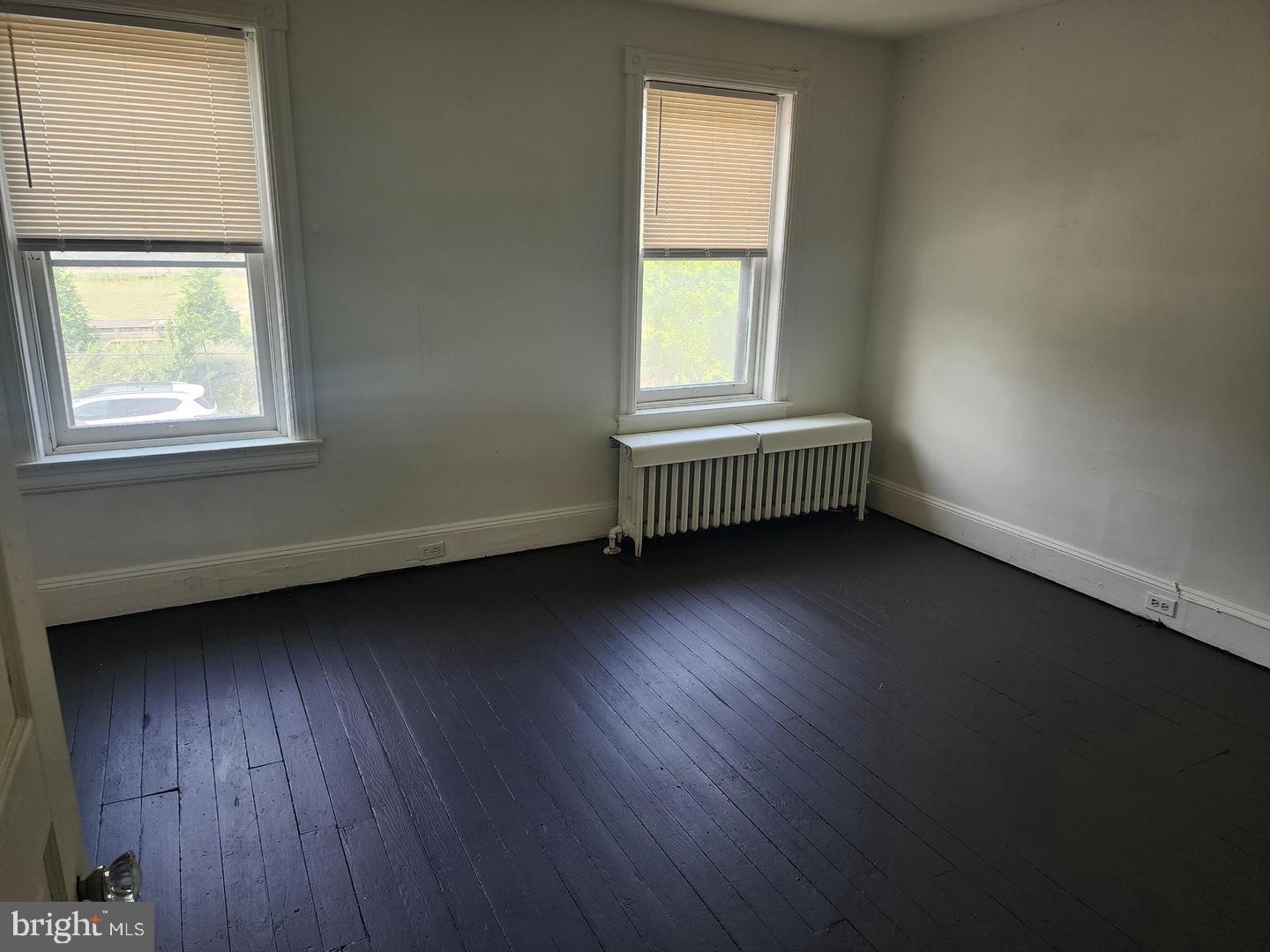 562 Elm St Property Photo 5