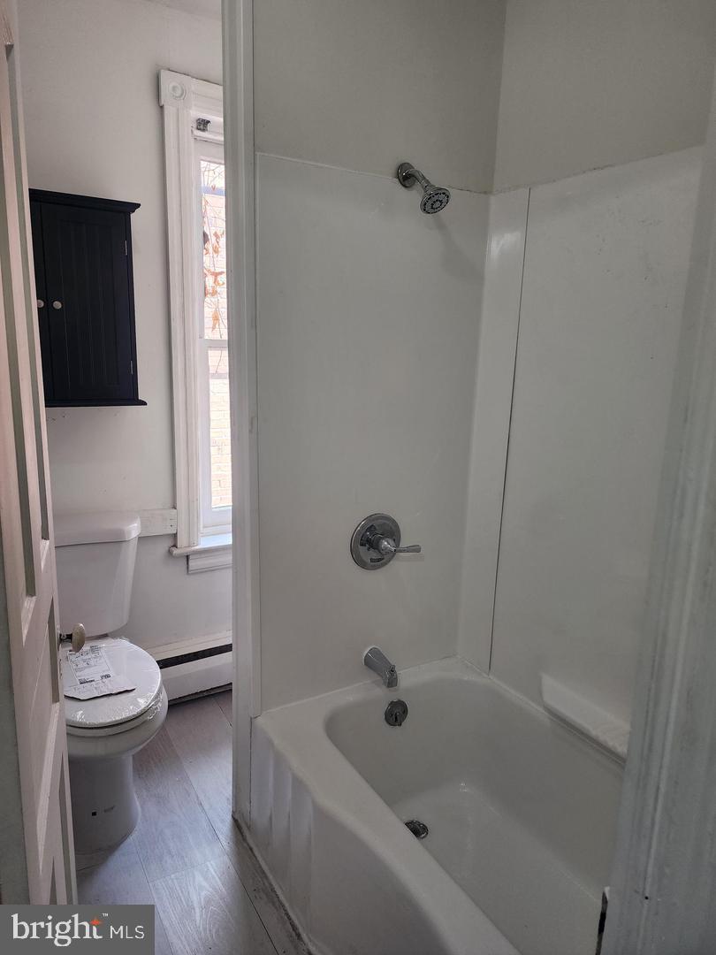 562 Elm St Property Photo 8