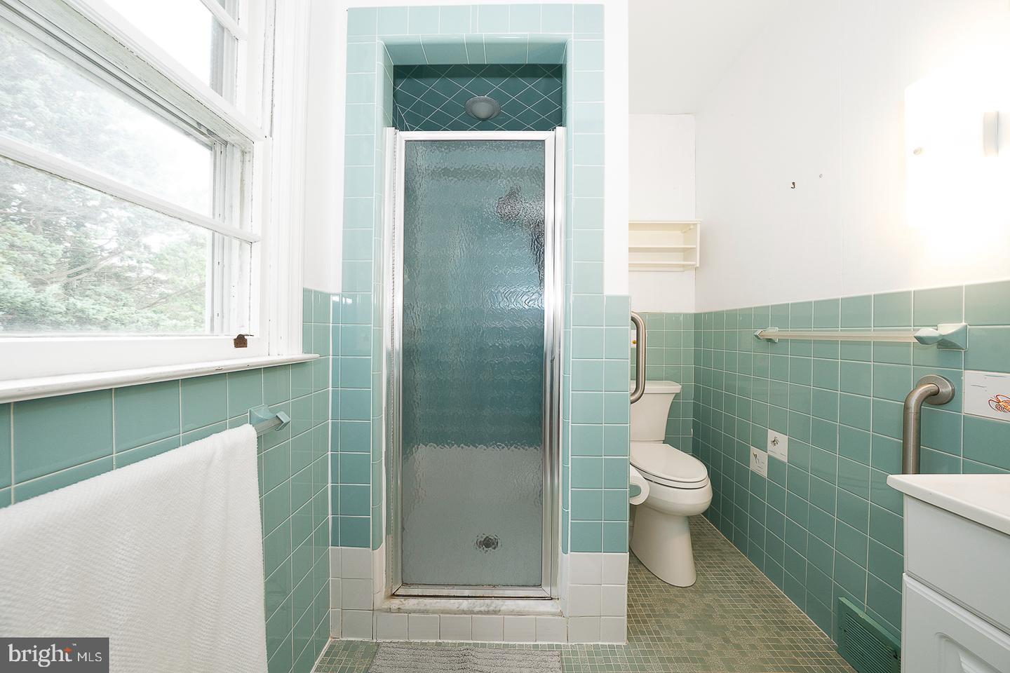 415 School Ln Property Photo 22