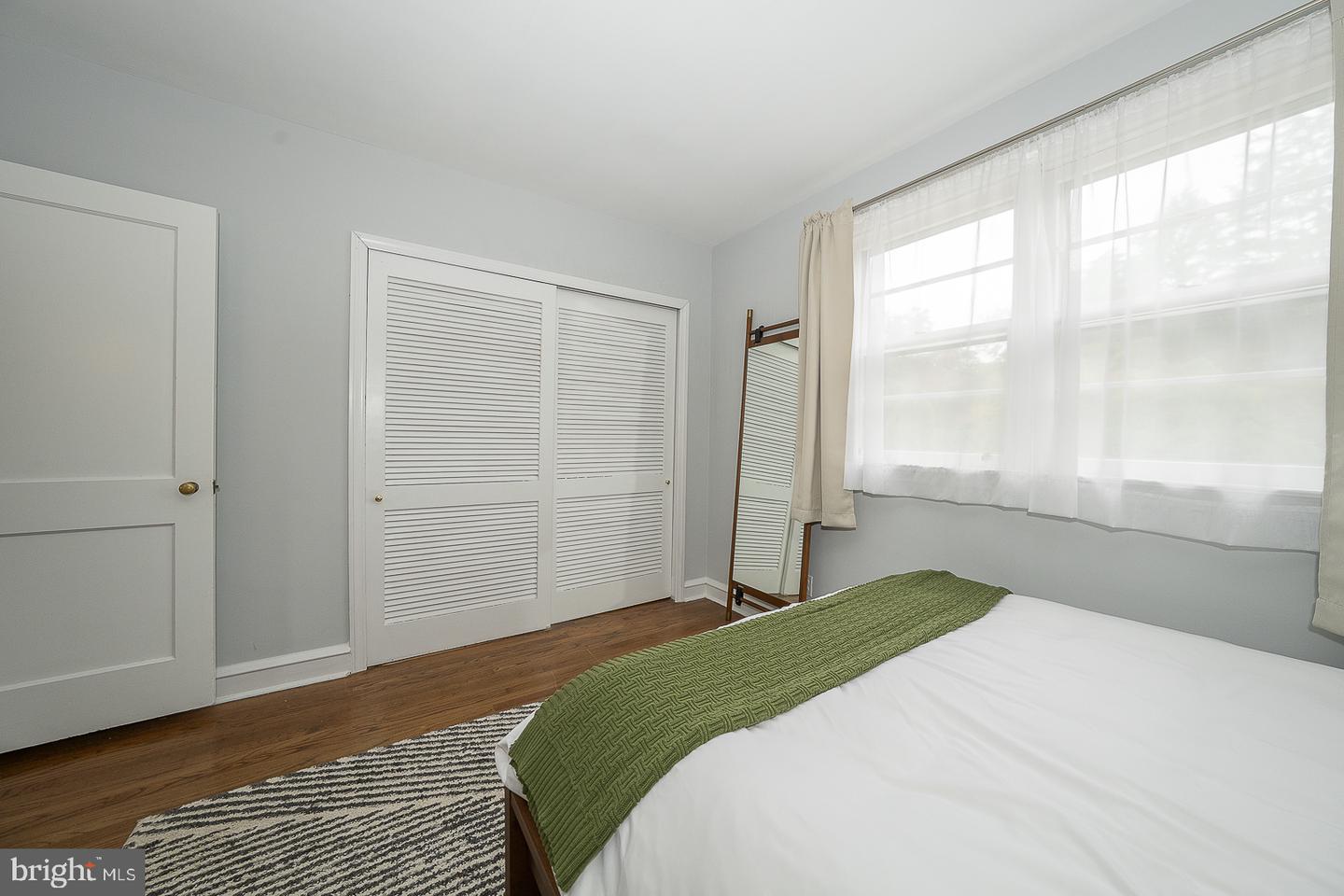 415 School Ln Property Photo 26