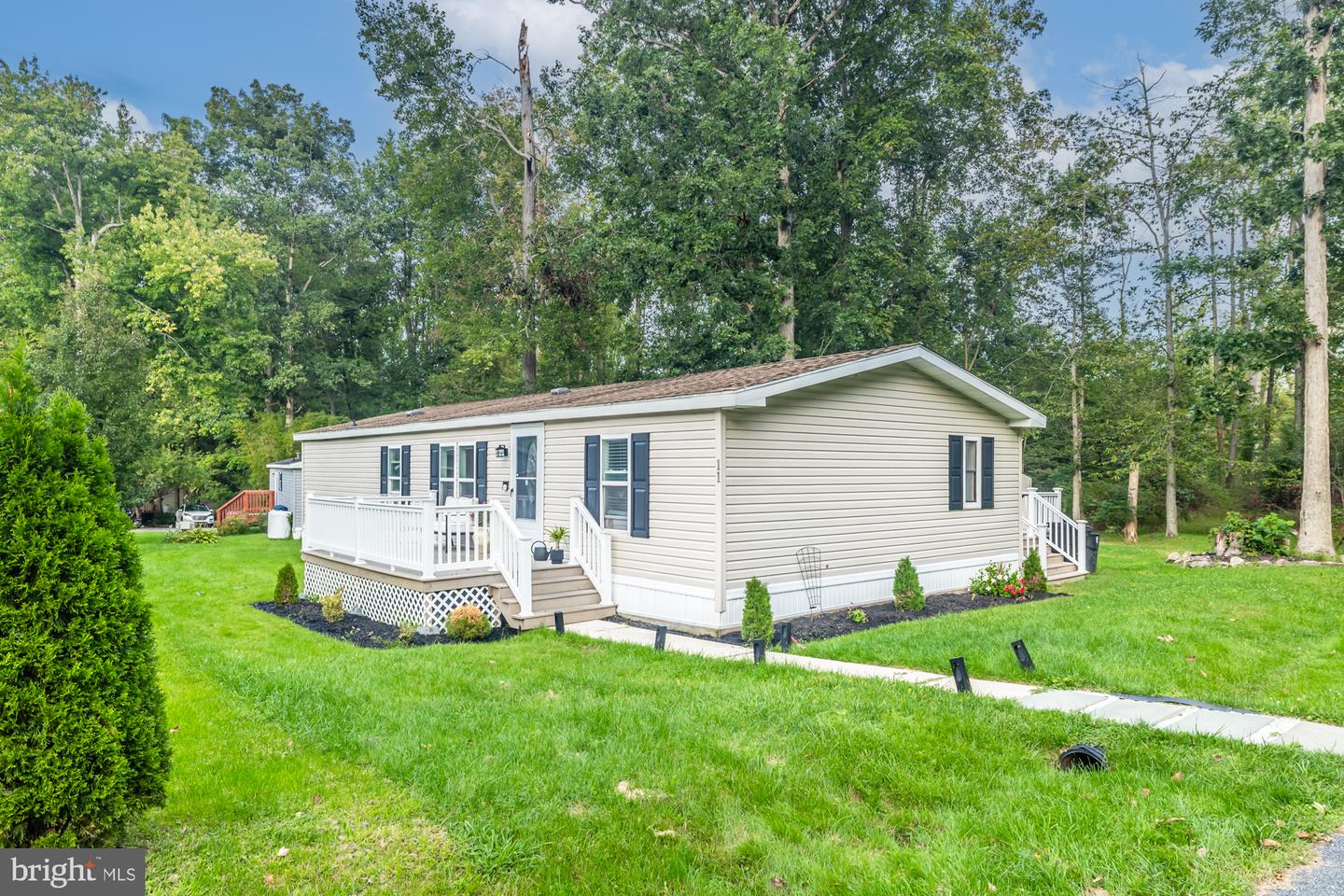 11 Comanche Ln Property Photo 1
