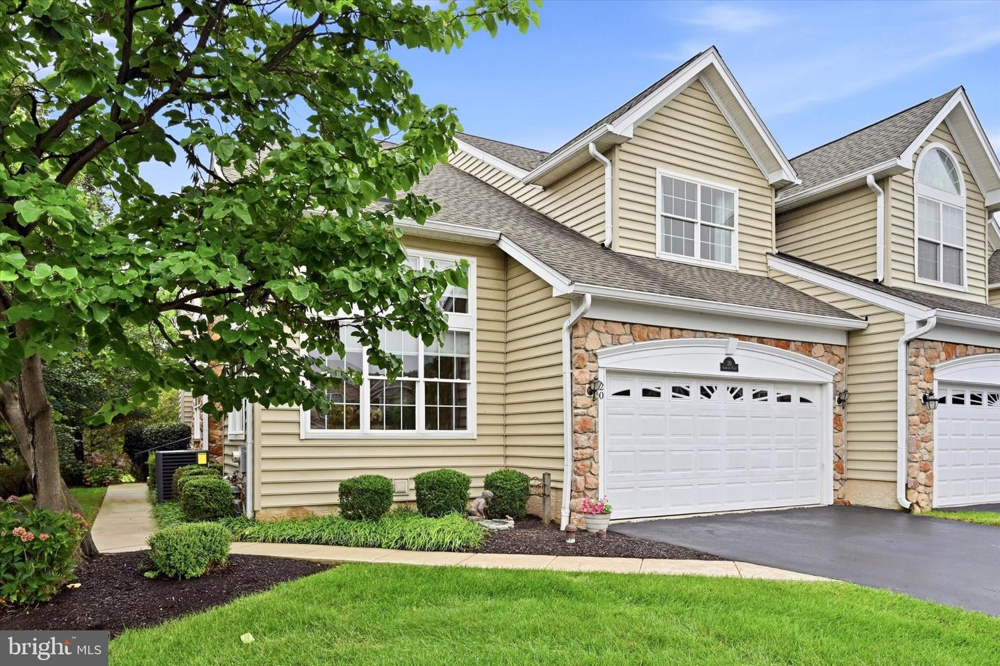20 OAKBROOK CT Property Photo 1