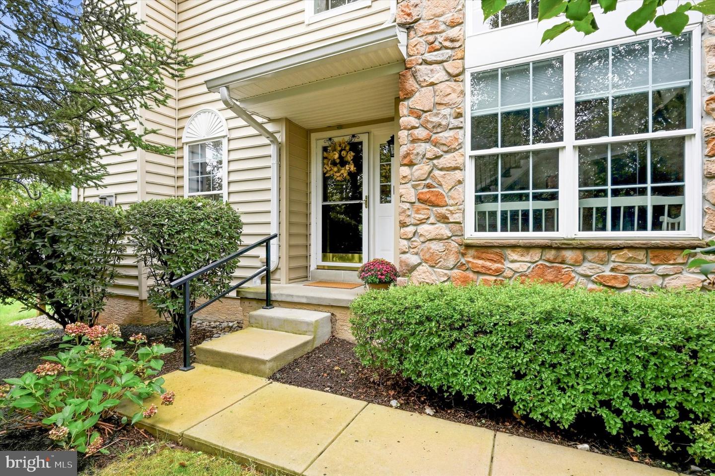 20 Oakbrook Ct Property Photo 2