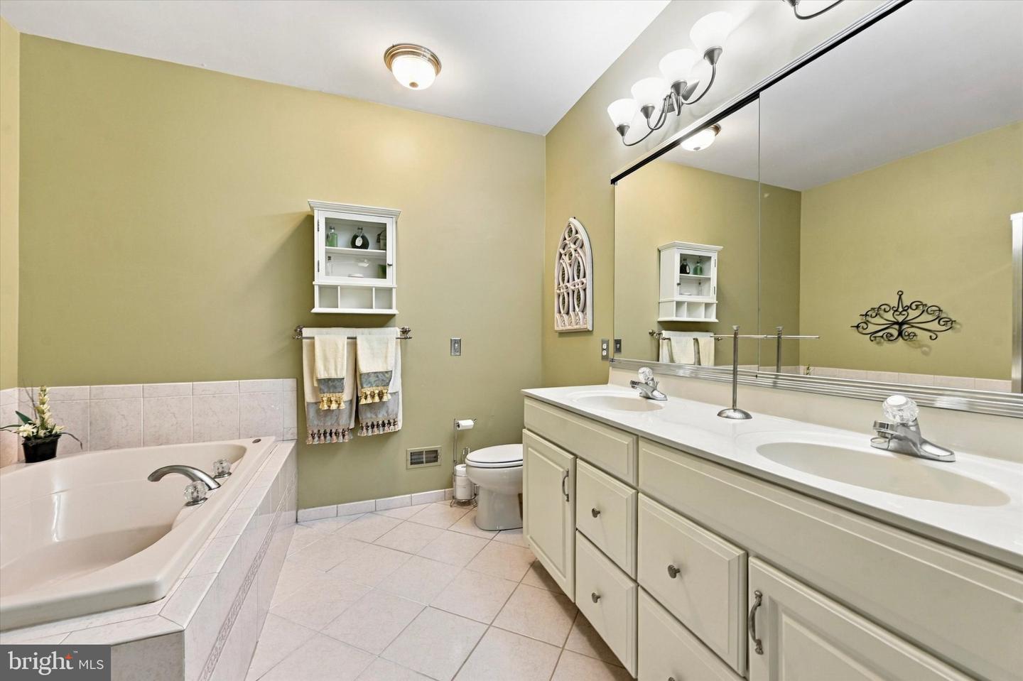 20 Oakbrook Ct Property Photo 21