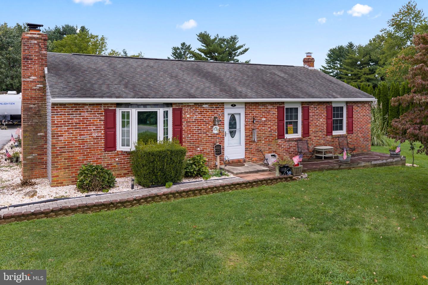 7 GRACES DR Property Photo 1