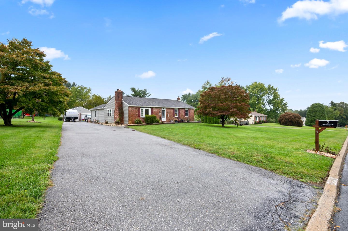 7 Graces Dr Property Photo 3