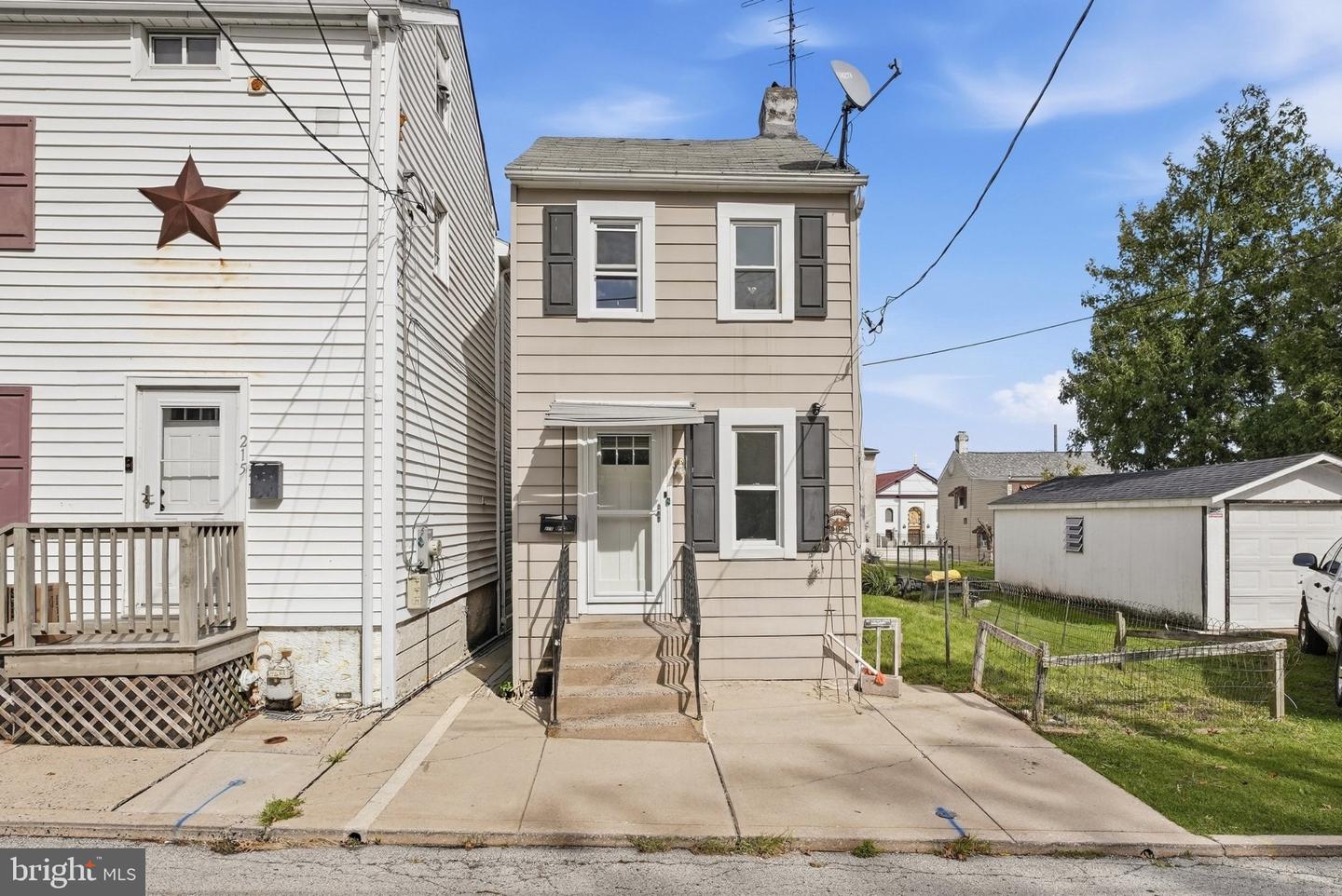 213 AIRY ST Property Photo 1
