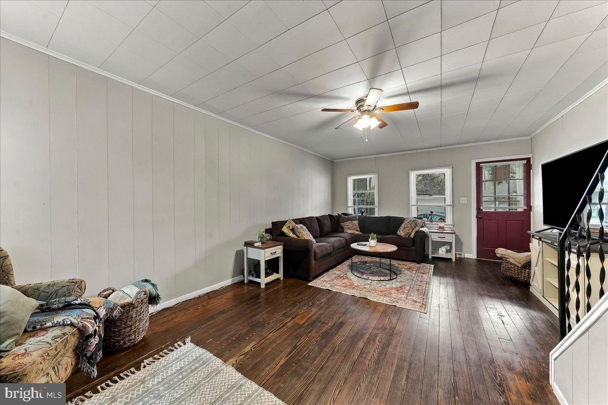 216 Grant St Property Photo 6