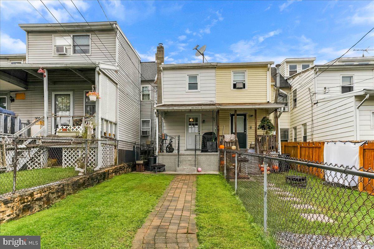216 Grant St Property Photo 26
