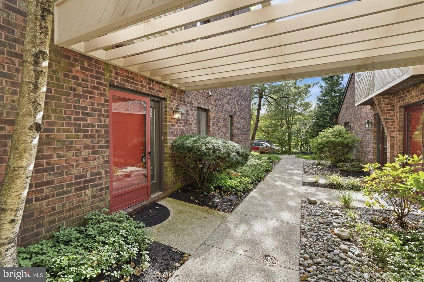 404 MOUNTAINVIEW DR #404 Property Photo 1