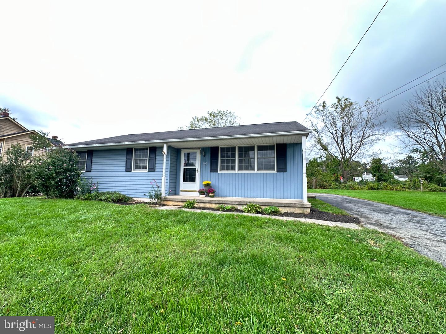 160 Pine St Property Photo 1