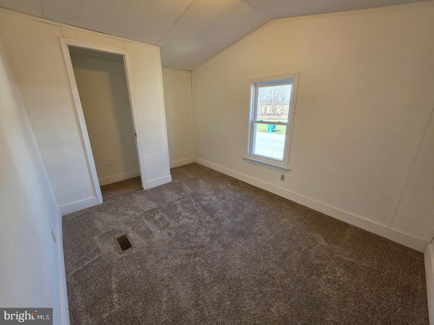 864 Aspen Ave Property Photo 8