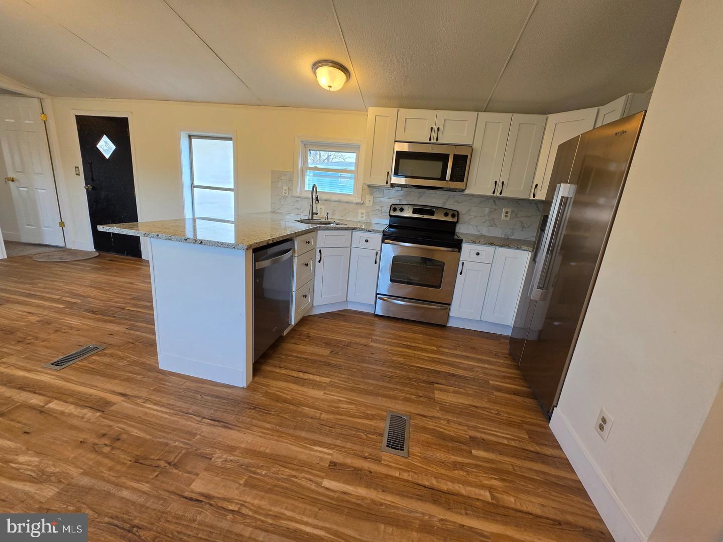 864 Aspen Ave Property Photo 11