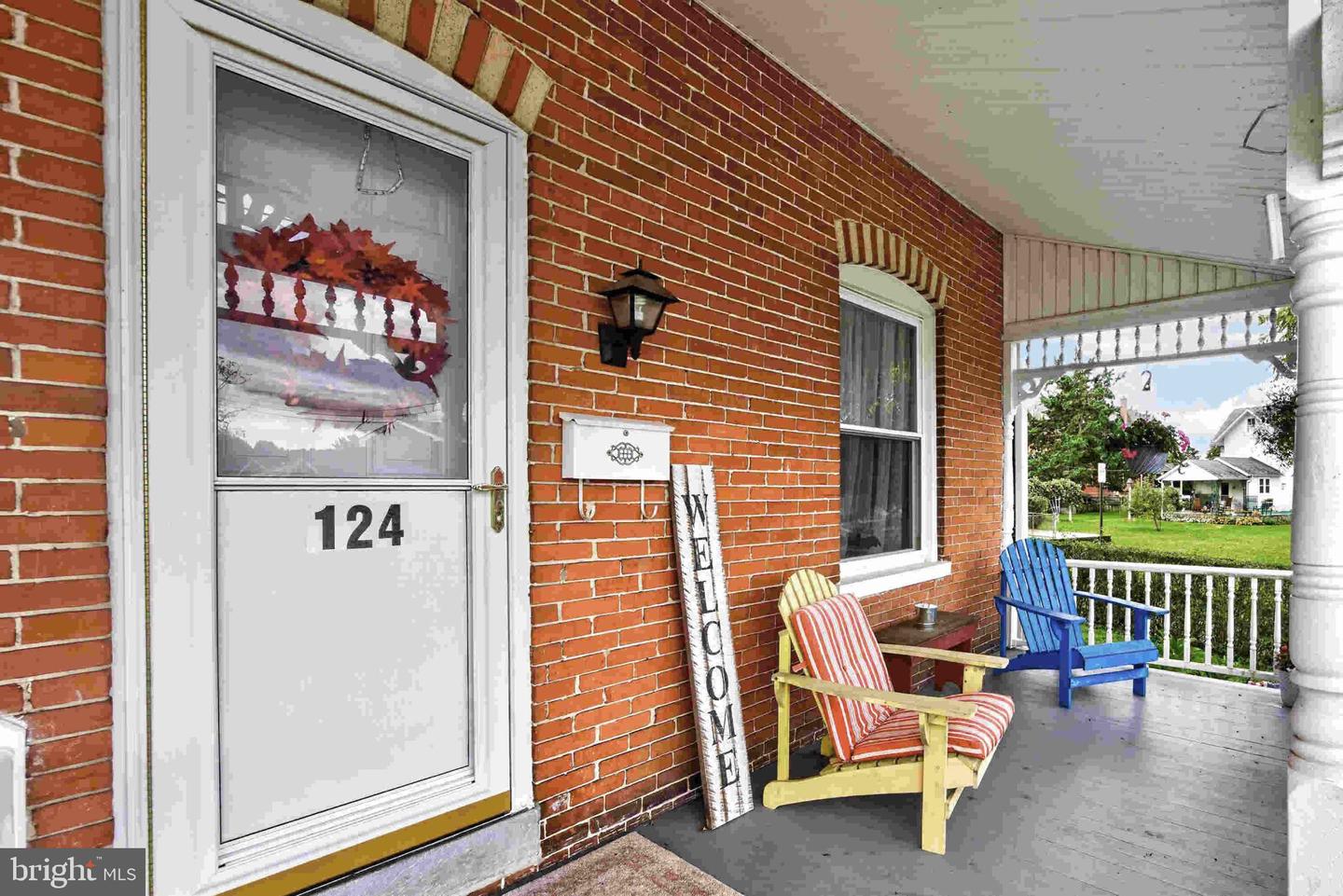 124 Webster Ave Property Photo 5