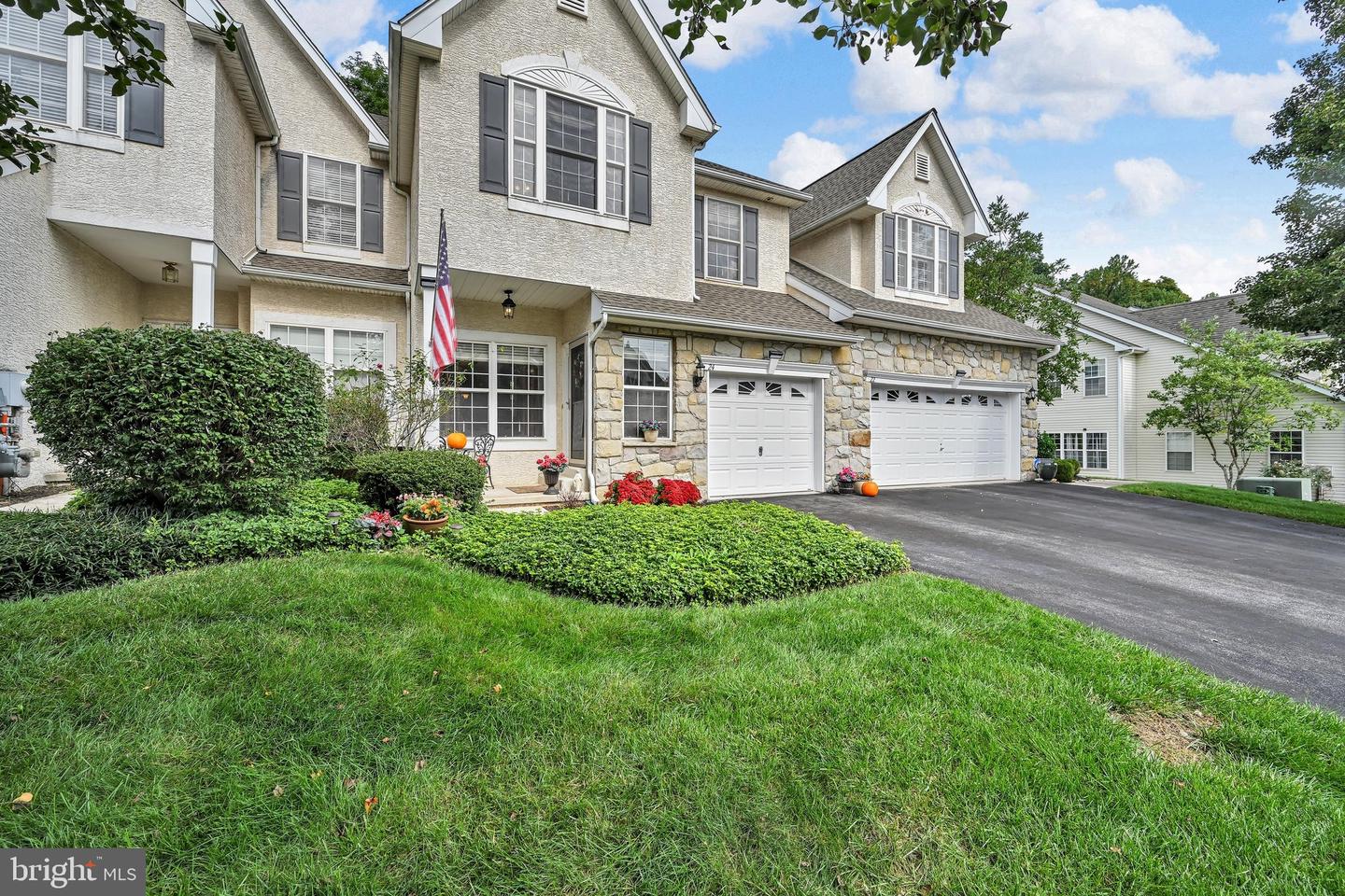 24 Kennedy Dr Property Photo 3