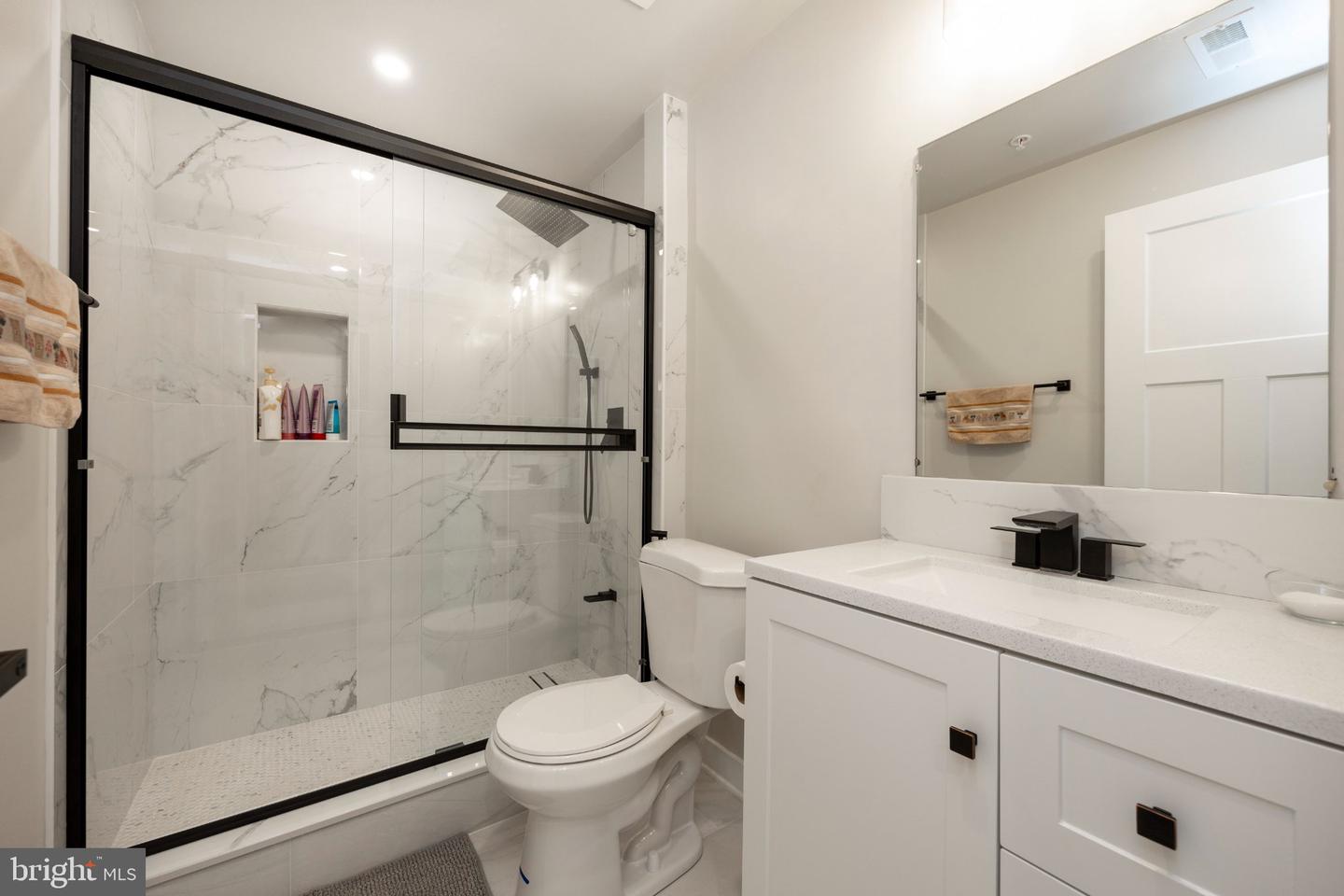 611 Holywell Dr Property Photo 7