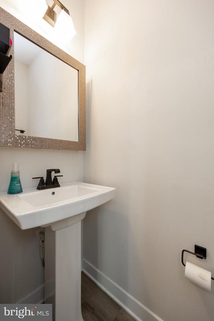 611 Holywell Dr Property Photo 15