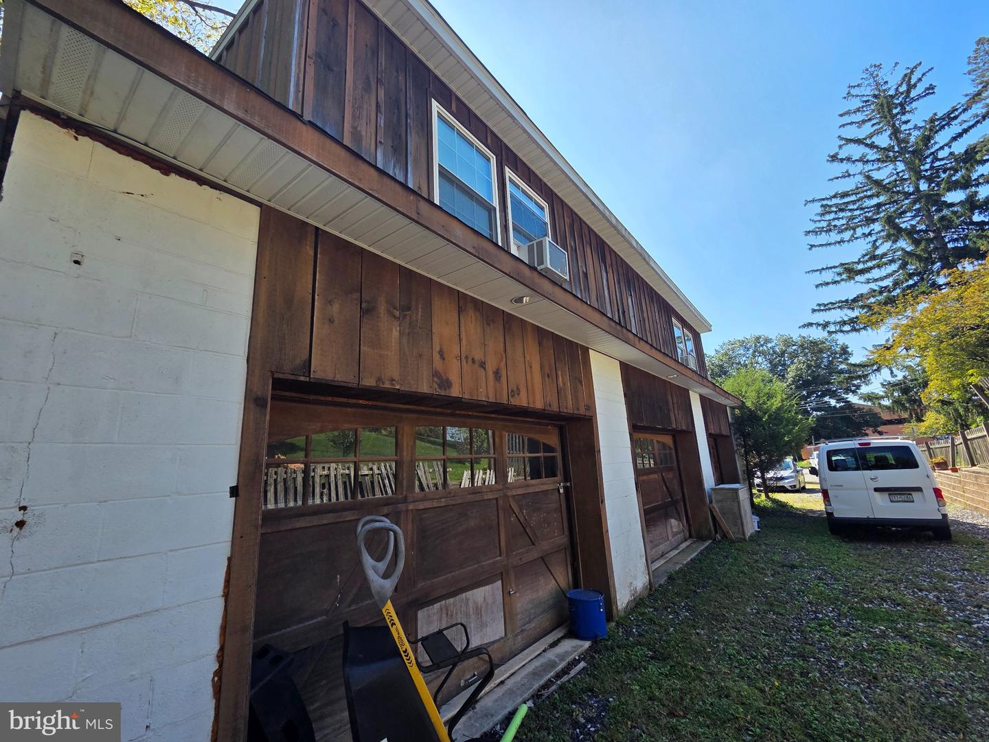 153 E Pothouse Rd E Property Photo 2