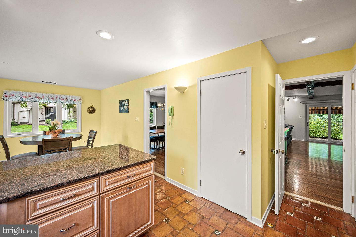 353 Devon Way #353 Property Photo 16