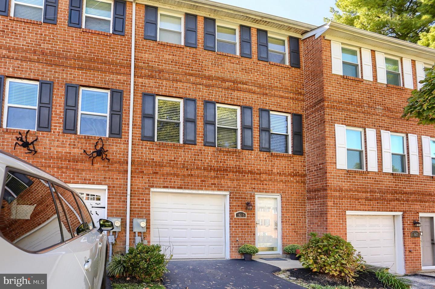 1615 S Coventry Ln Property Photo 1