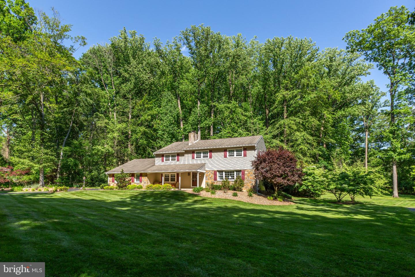1464 Glenbrook Ln Property Photo 3