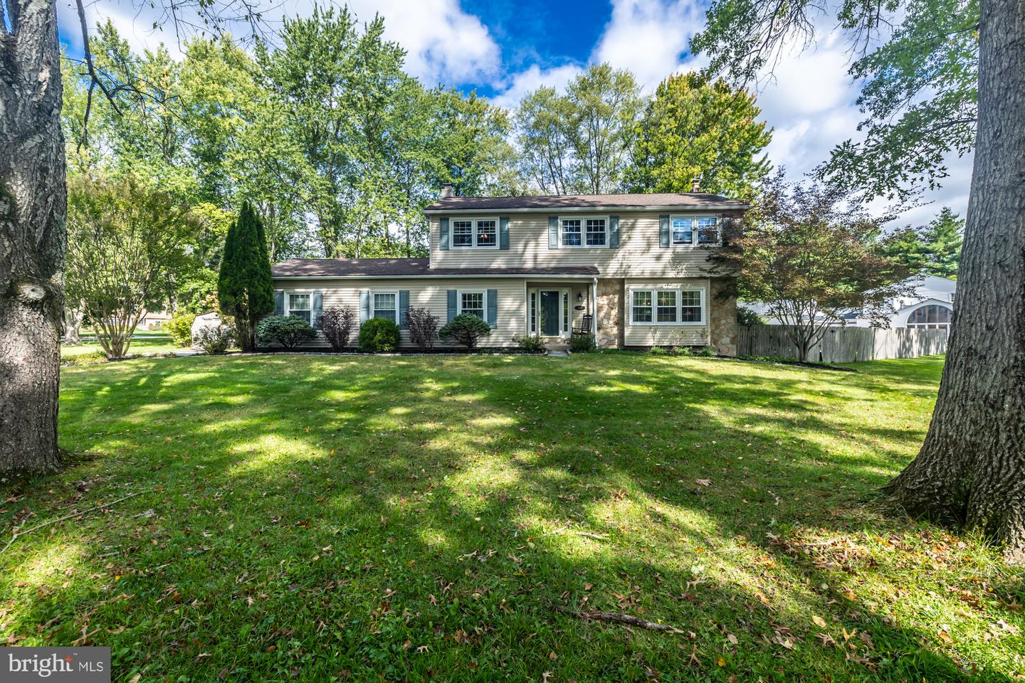 615 MEADOW DR Property Photo 1