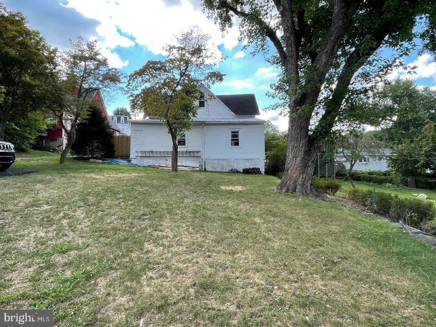 214 S Main St Property Photo 16