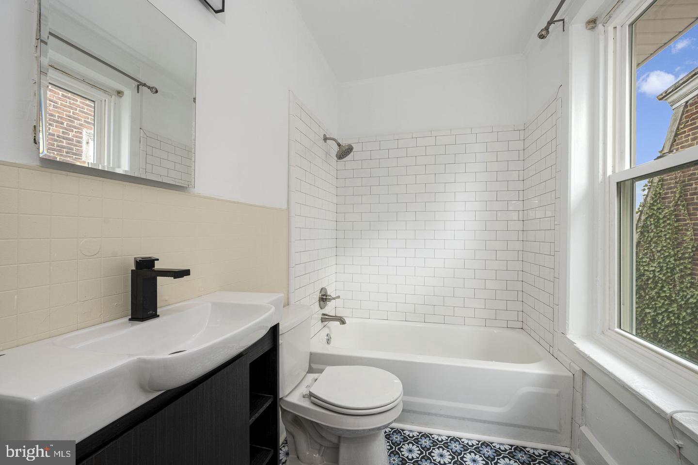 305 S Main St #4 Property Photo 9