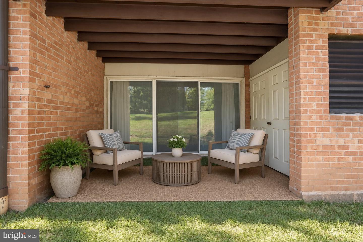 71 Drummers Ln Property Photo 5