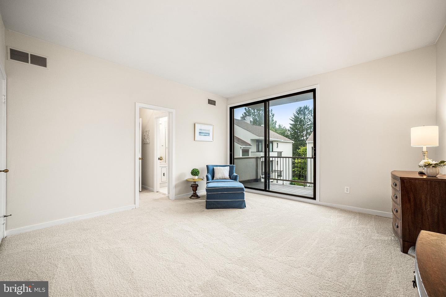 6 Chamond Property Photo 19