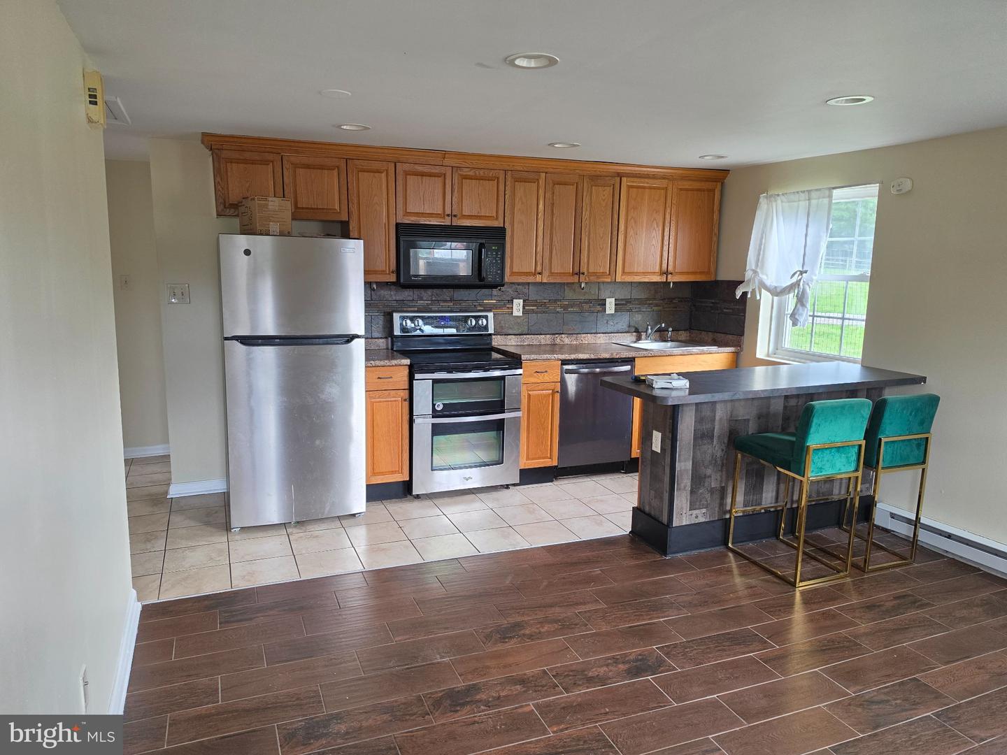 1116 Telegraph Rd Property Photo 3
