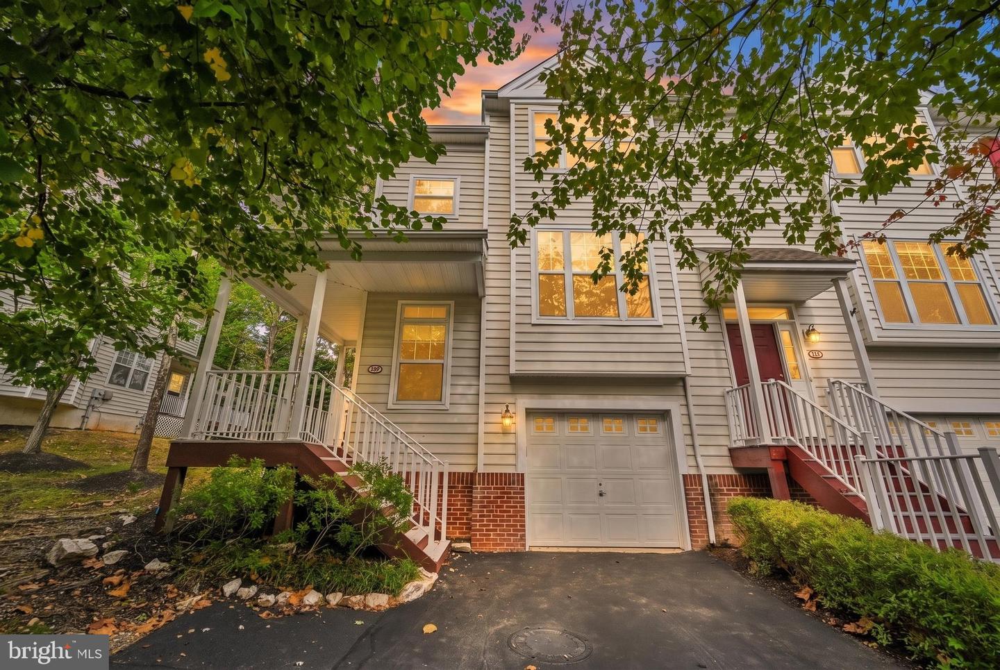 109 Stratford Ct Property Photo 3