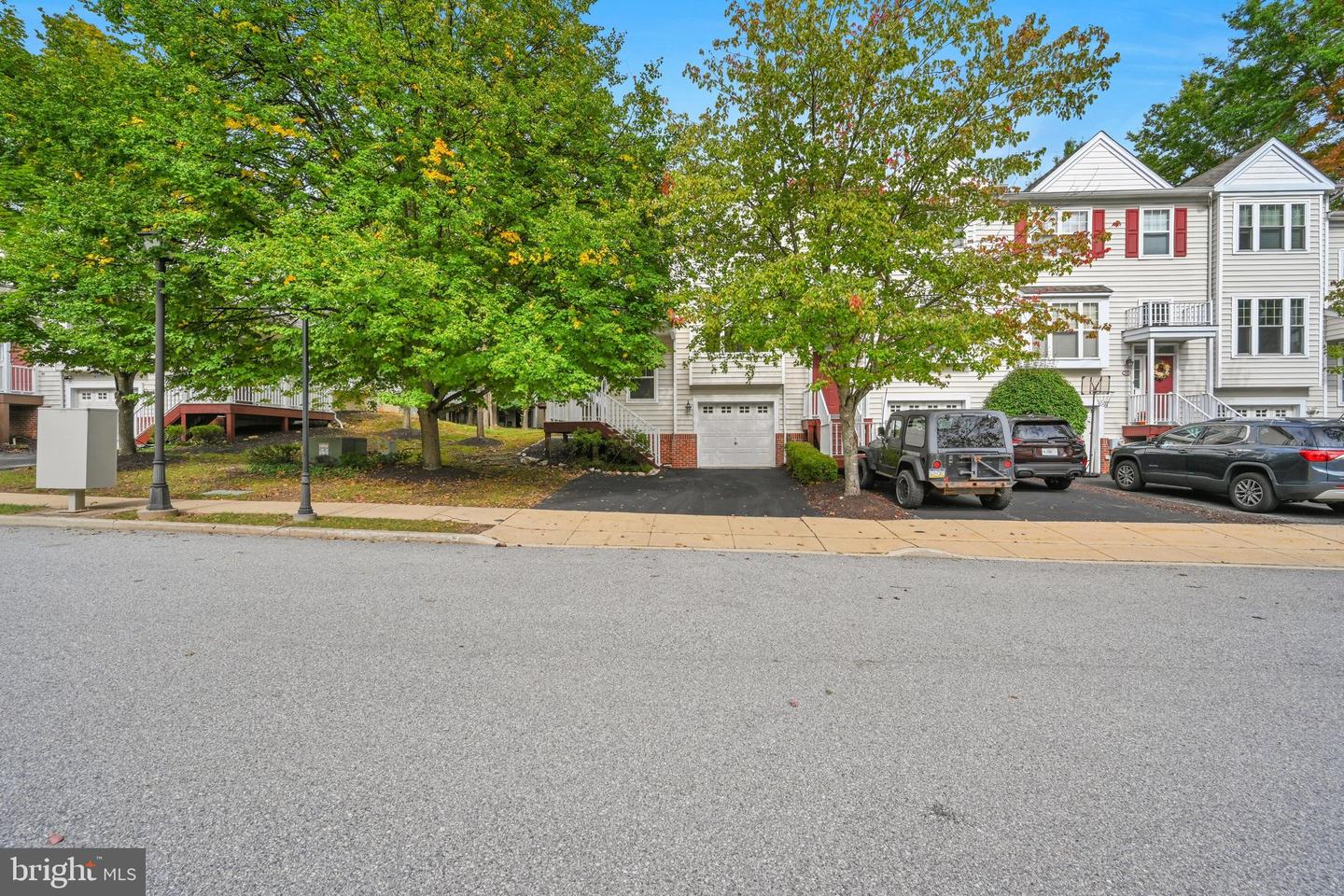 109 Stratford Ct Property Photo 4
