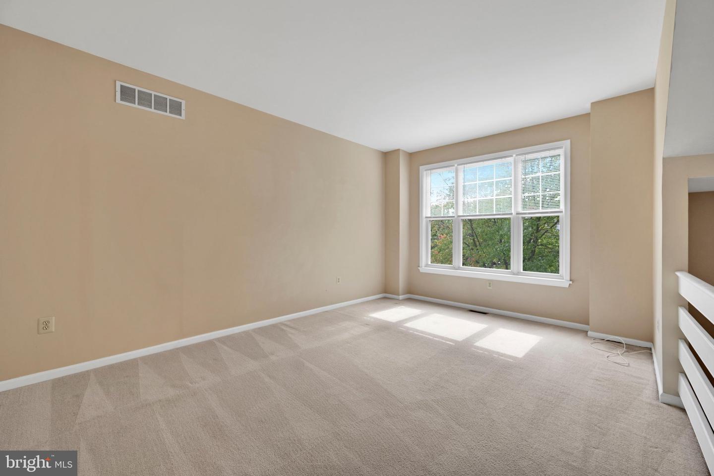 109 Stratford Ct Property Photo 7