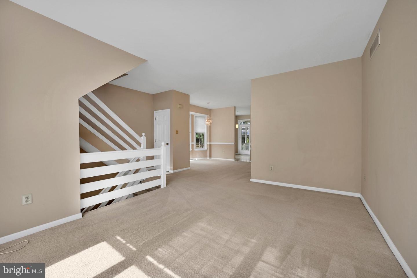 109 Stratford Ct Property Photo 8
